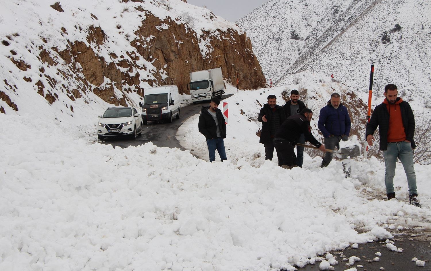 Li Çewlîgê dema minîbûsek derbas dibû aşût çê bû