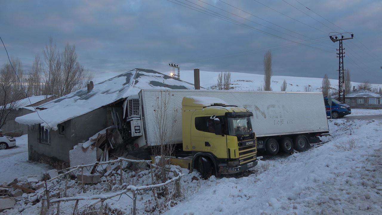 Li Wanê barhilgir ji rê derket û ket nav malekê
