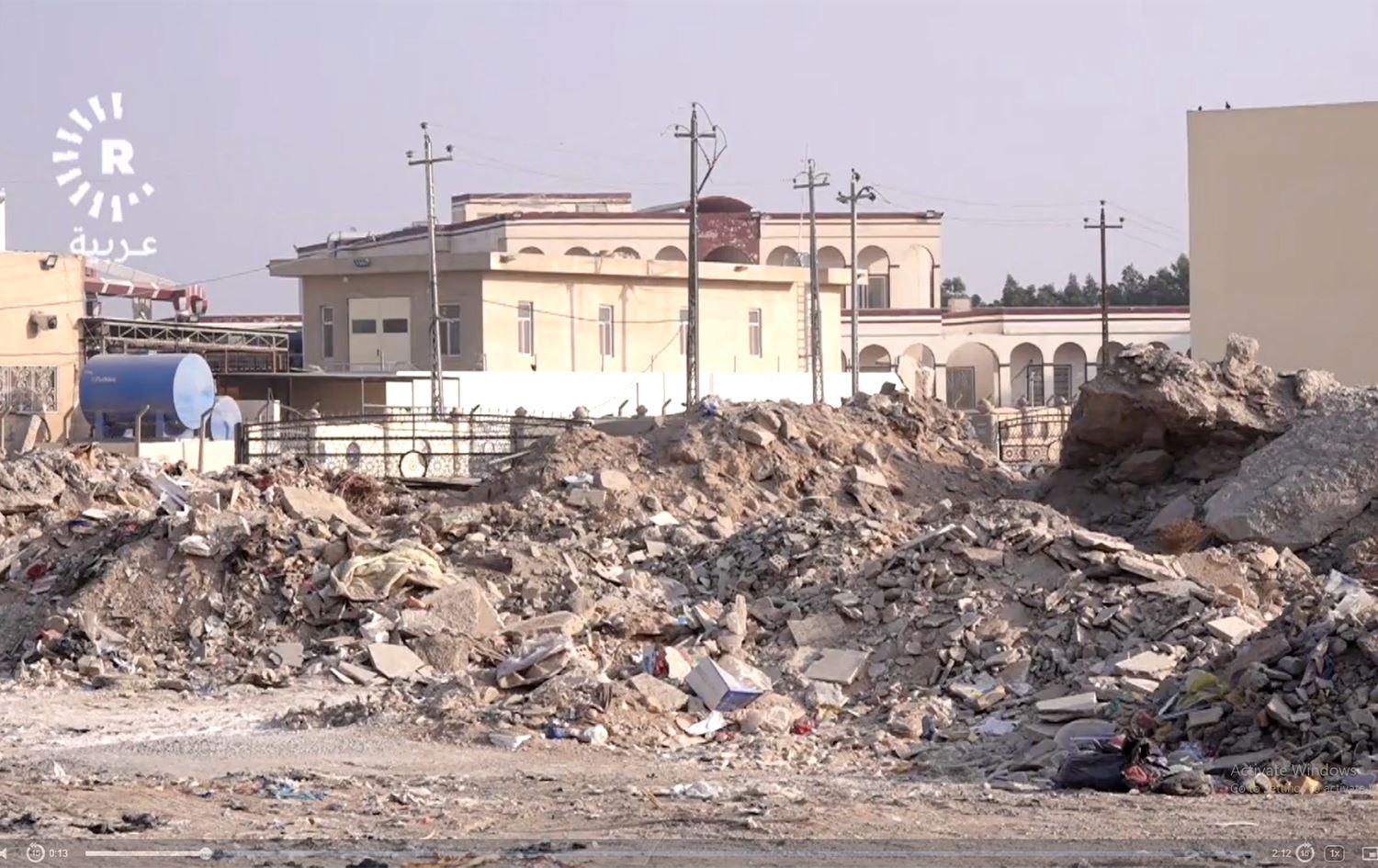 كلفته 112 مليار دينار.. النفايات والحيوانات السائبة تحاصر قصر الثقافة في النجف