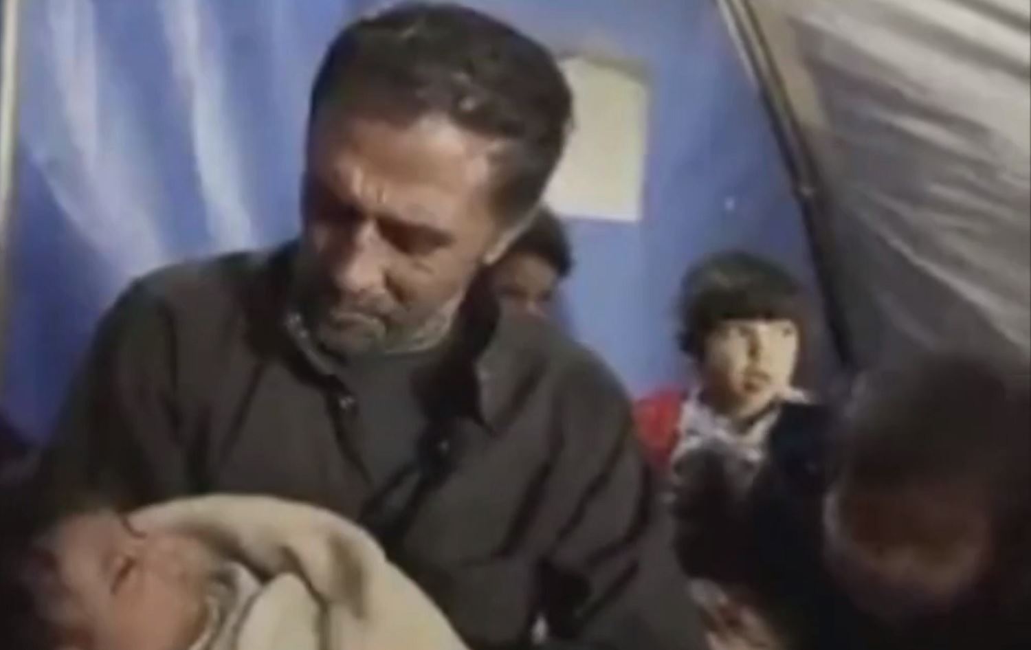 Ji neçarî zarokek xwe daye malbateke din