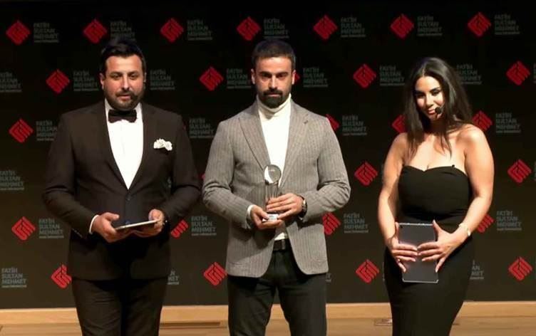 İSTANBUL - Rûdaw spikeri Dr Aras Bradosti ‘Kristal Küre Ödülü’nü aldı