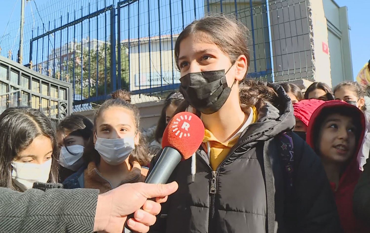 Zarokên Kurd ên li Stenbolê daxwaza dersa Kurdî dikin