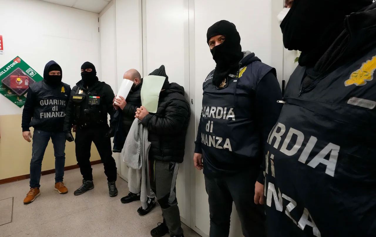 لە ئیتاڵیا، یۆنان و ئەلبانیا 30 قاچاخچی دەستگیرکران