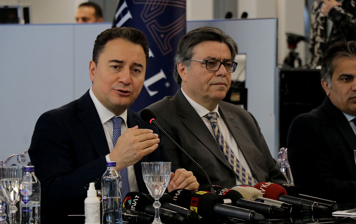 ‘Abdullah Gül ile 3-4 ayda bir ev sohbeti yapıyoruz’