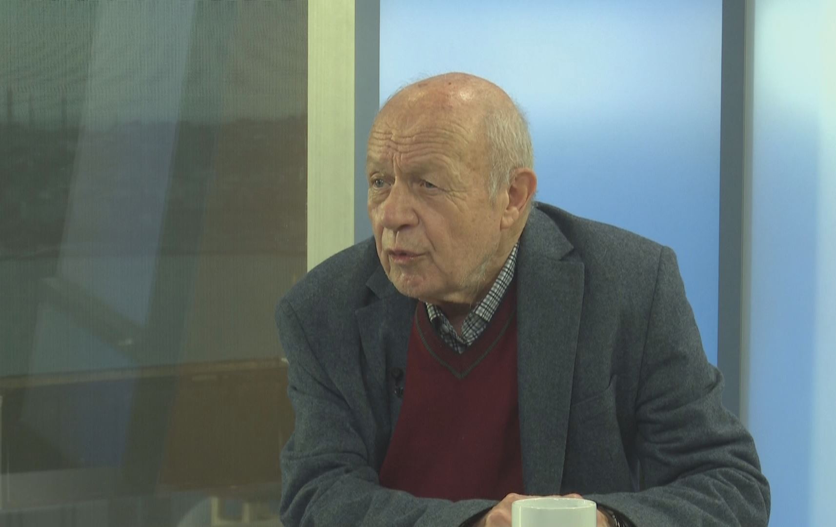 ئیسماعیل بێشکچی: تەنیا بەفێرکردنی منداڵان، زمانی کوردی بەزیندوویی دەمێنێتەوە