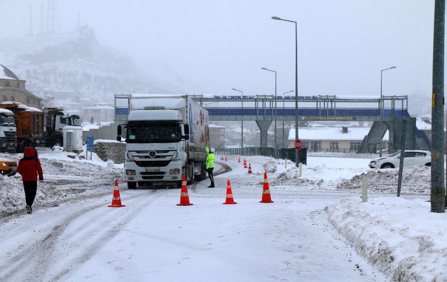 Rêya sereke ya Erzîngan-Sêwazê ji ber berfê hat girtin