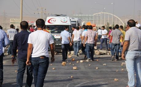 Elektrik ve su kesintisi köylüleri isyan ettirdi