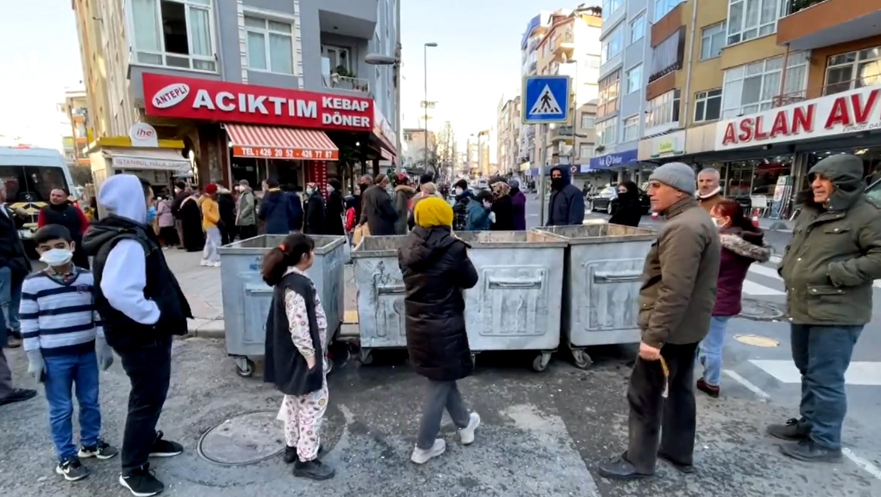 Krîz girantir û xelk hejartir dibe