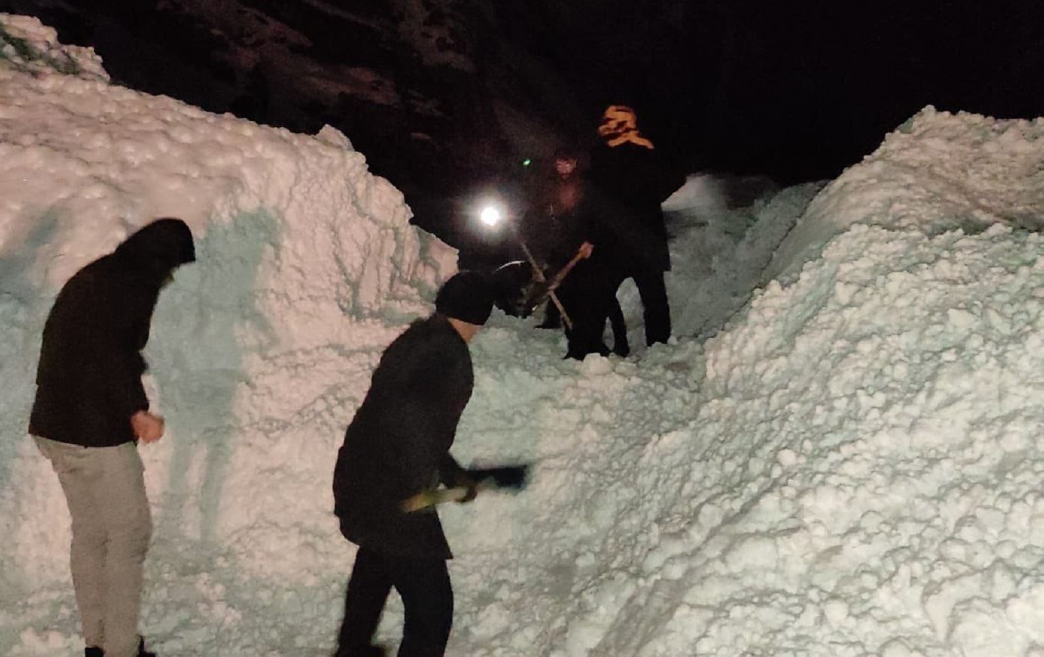 Li Geverê 20 welatî ji ber ketina aşûtê asê man