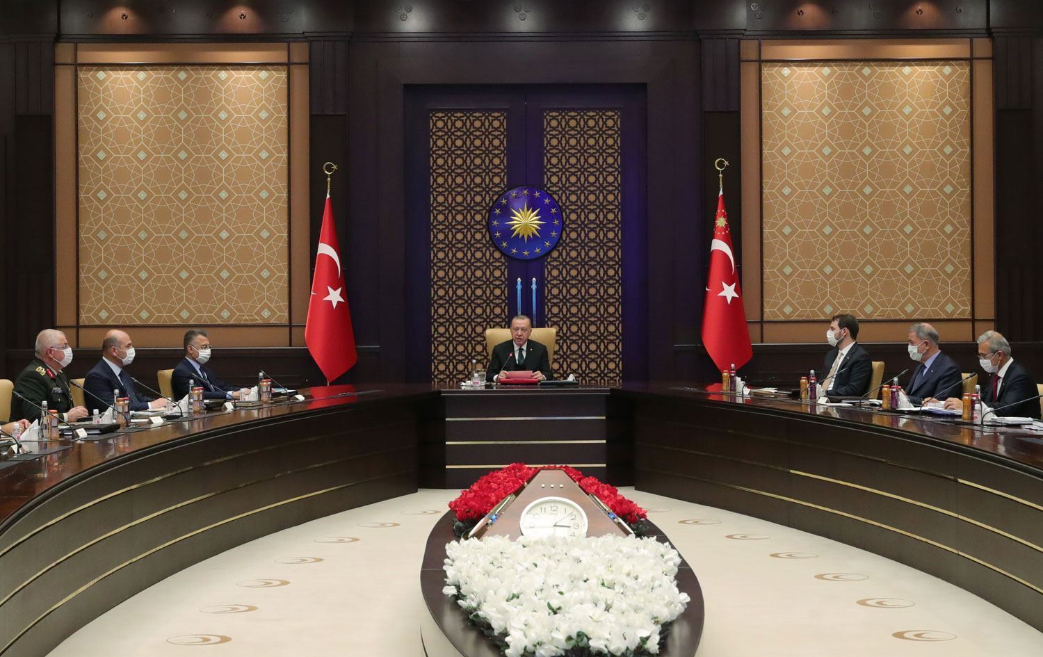 Kabine toplanıyor: Ekonomi, Ukrayna gerilimi ve salgın esas başlıklar