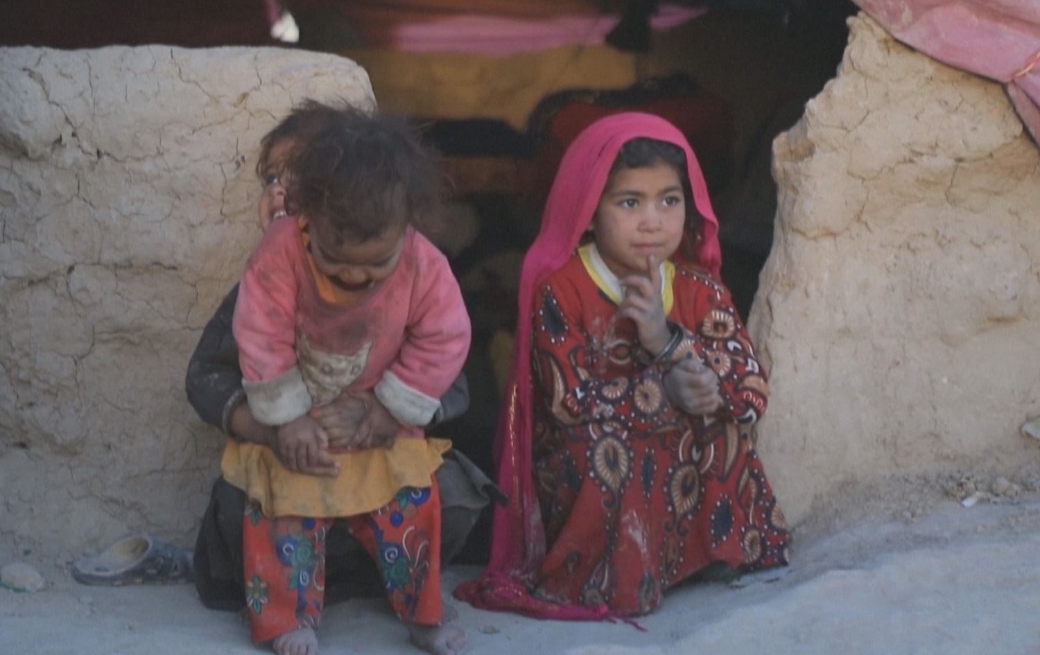 TAYBET- Efxanî ji ber birçîbûnê keçên xwe difroşin