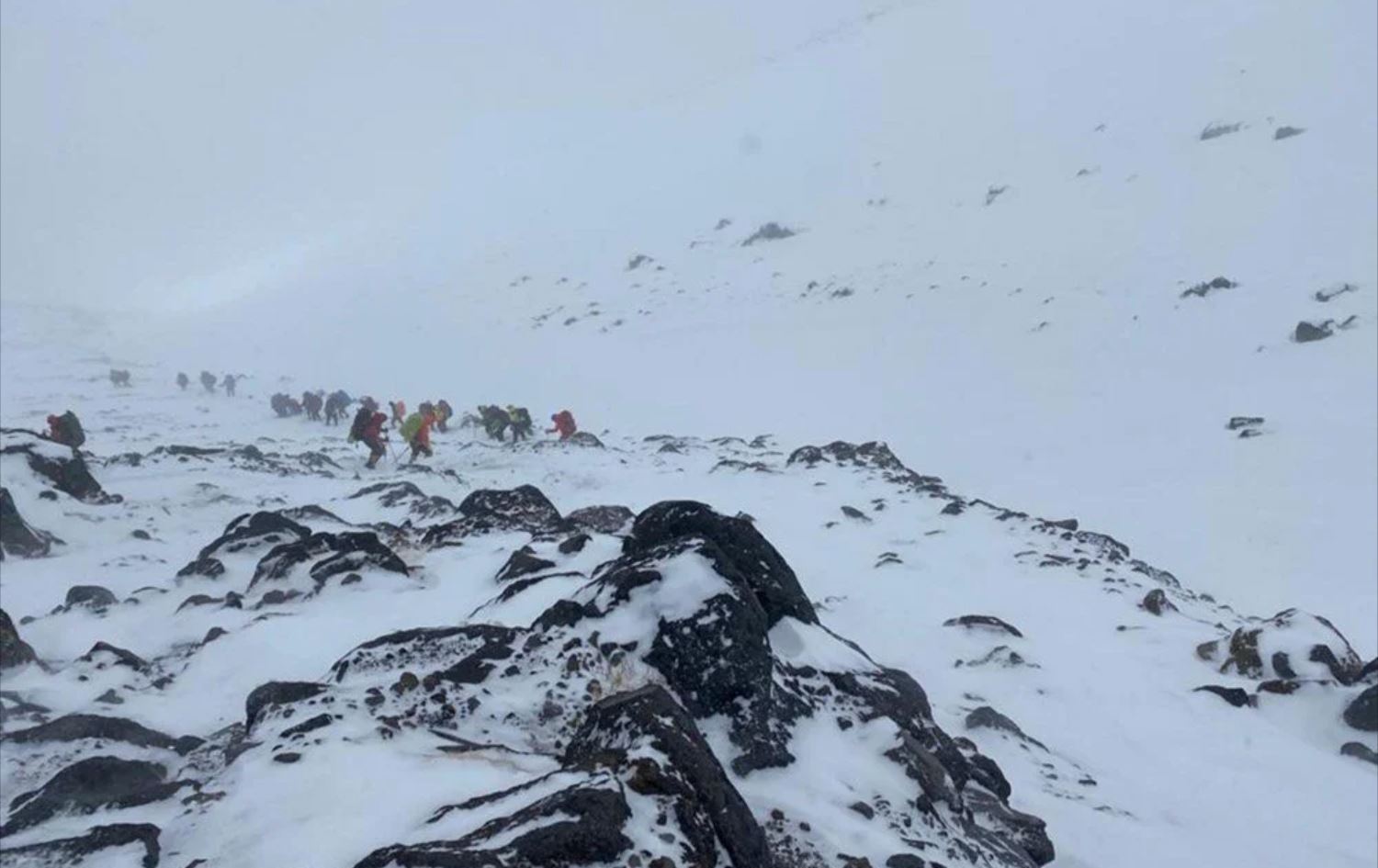 Ağrı Dağı'na tırmanan İranlı dağcılar ölümden döndü