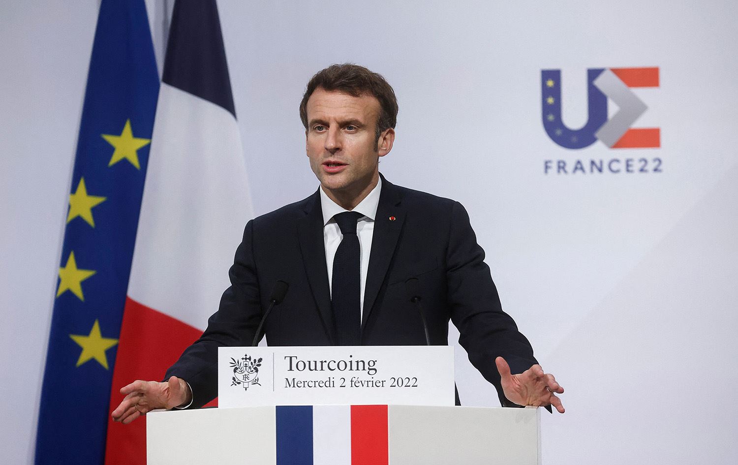 ئیمانوێل ماکرۆن سەردانی رووسیا و ئۆکراینا دەکات