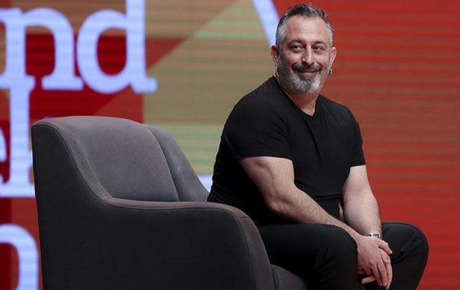 Cem Yilmaz: Ew kesê ji giranbûna pêdeviyên jiyanê gazinan neke yan diz e yan jî dîn e