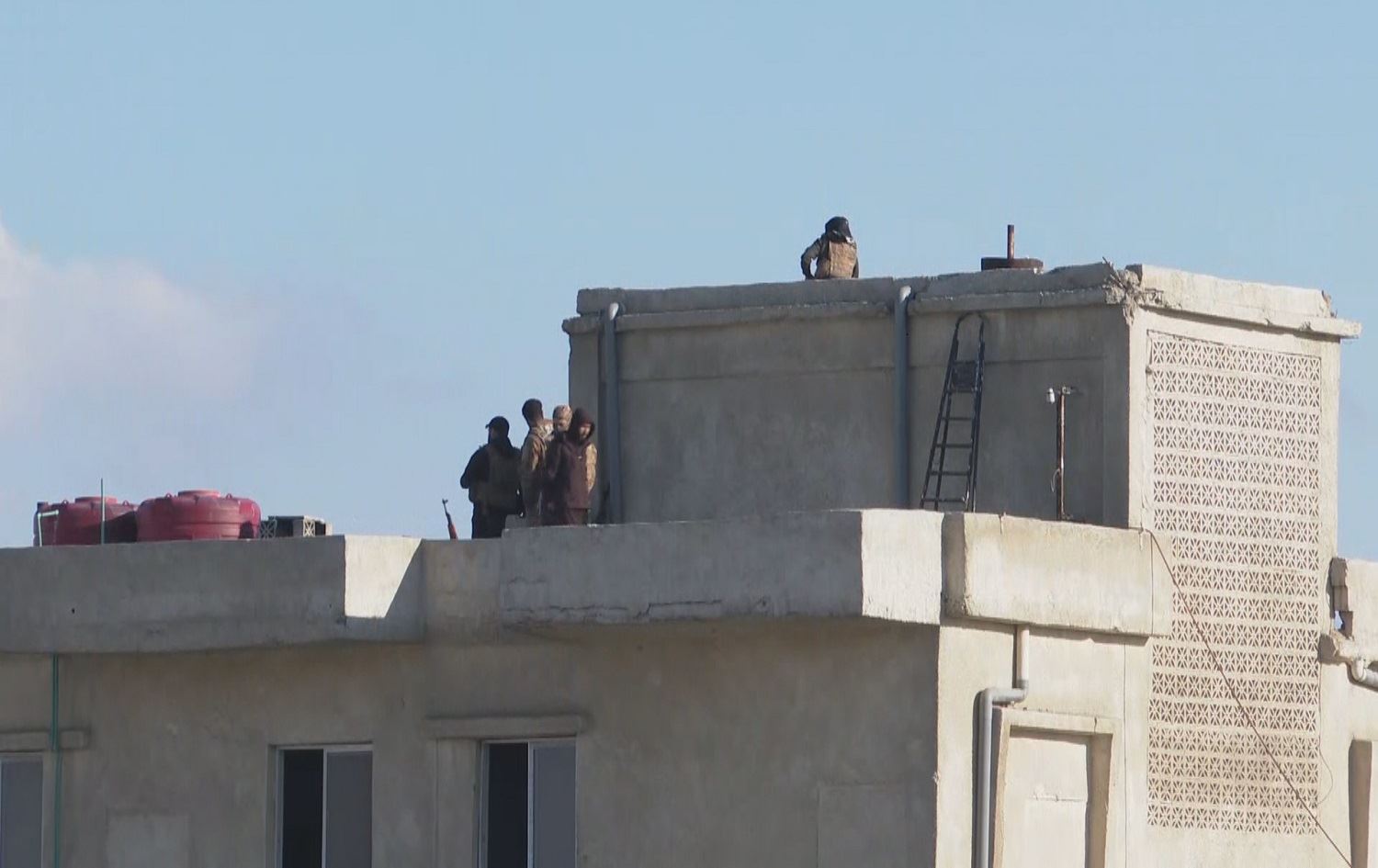 HSDê emîrekî DAIŞê ku bi kefalet hatibû berdan dîsa girt