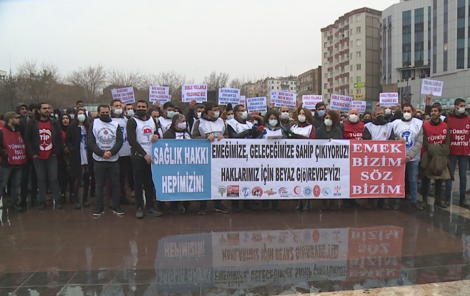 İSTANBUL - Doktor ve sağlık çalışanları: Çok zor şartlarda çalışıyoruz