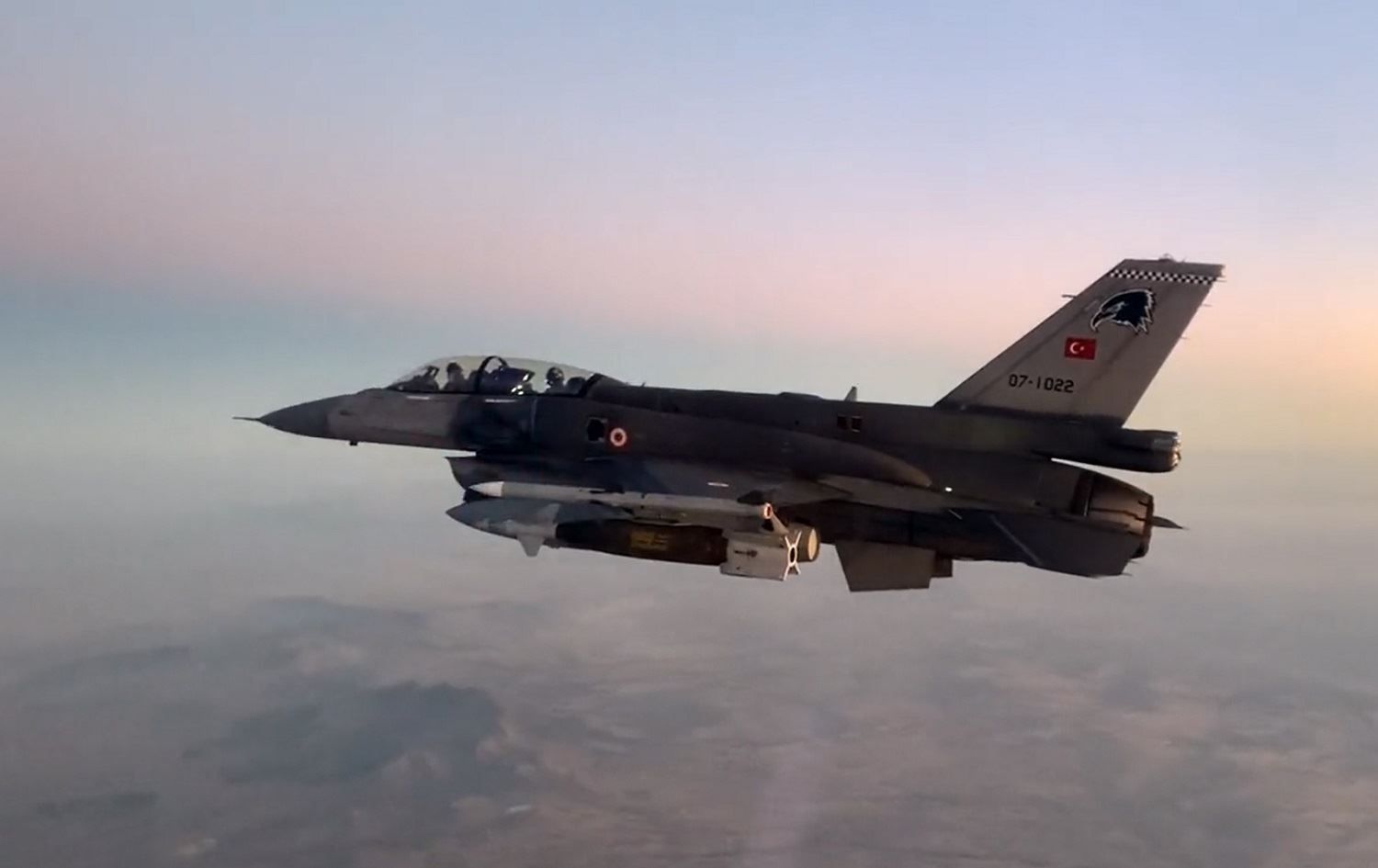 Firokeyên Artêşa Tirkiyê herêma Zap û Avaşîn bombebaran kirin