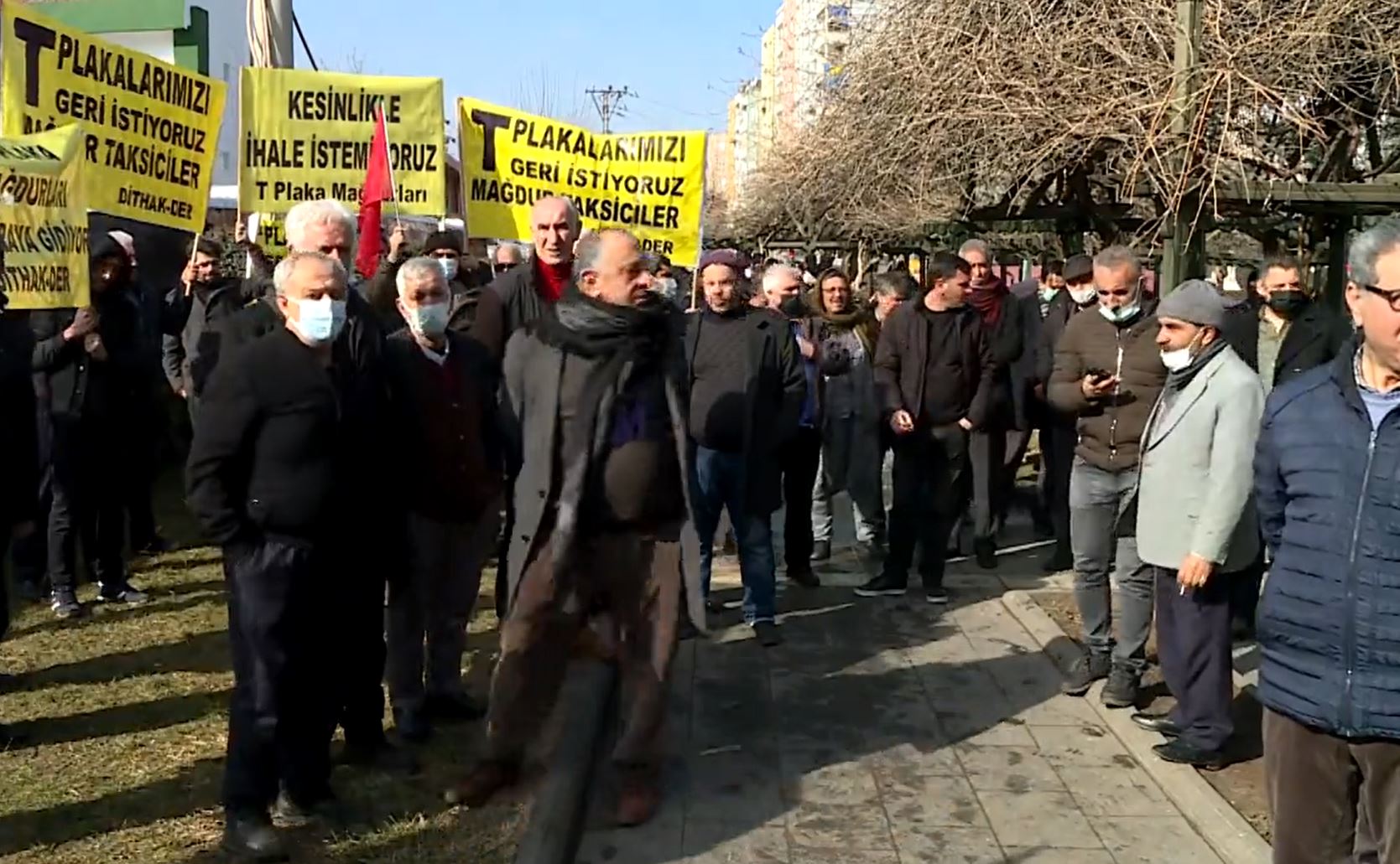 Li Amedê şofêrên taksiyan daxwaza mafên xwe dikin