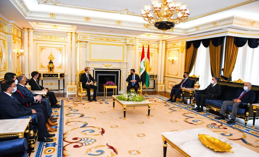 مەسرور بارزانی و نوێنەری کۆمپانیایەکی ئەڵمانی باسی دانانی هێڵی ئاسن لە کوردستان دەکەن