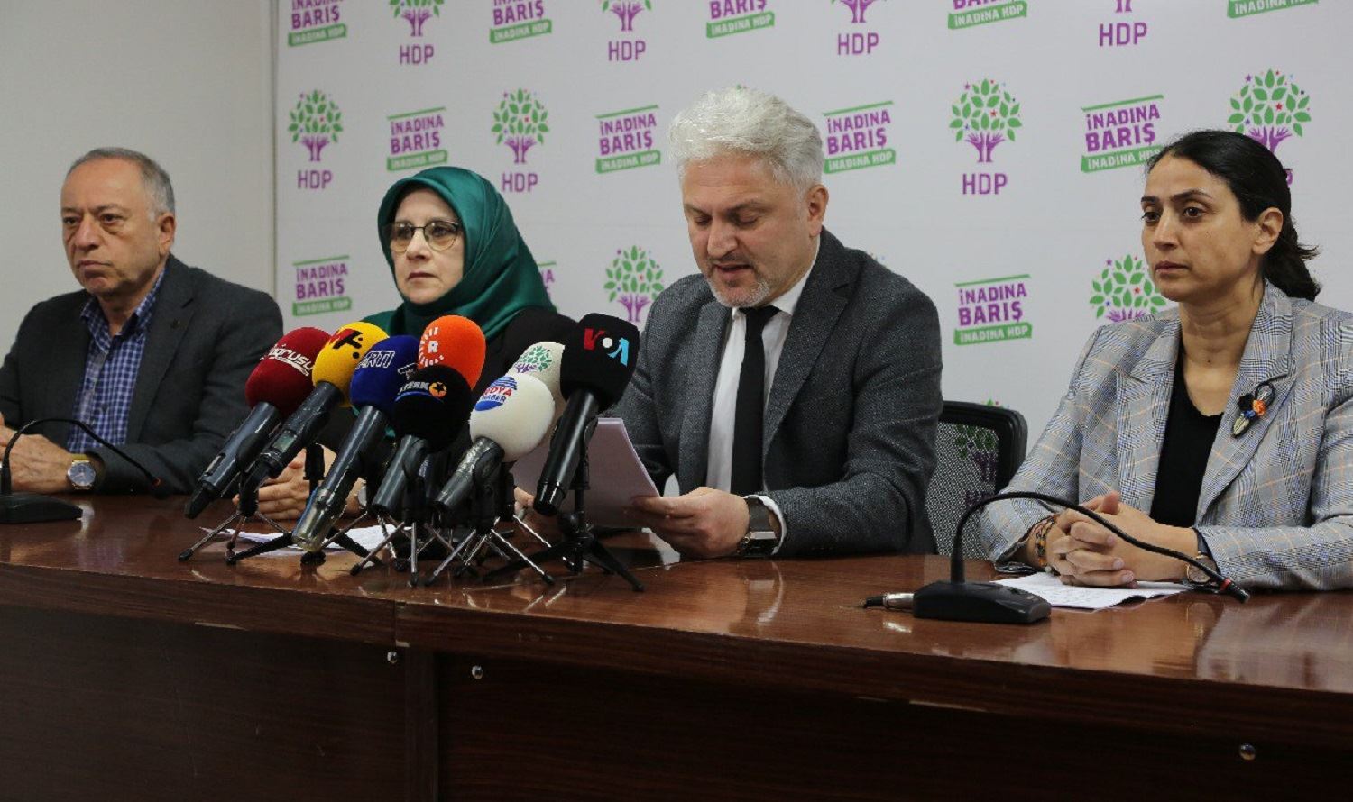 HDPê derbarê Mexmûr û Şingalê de raporek belav kir