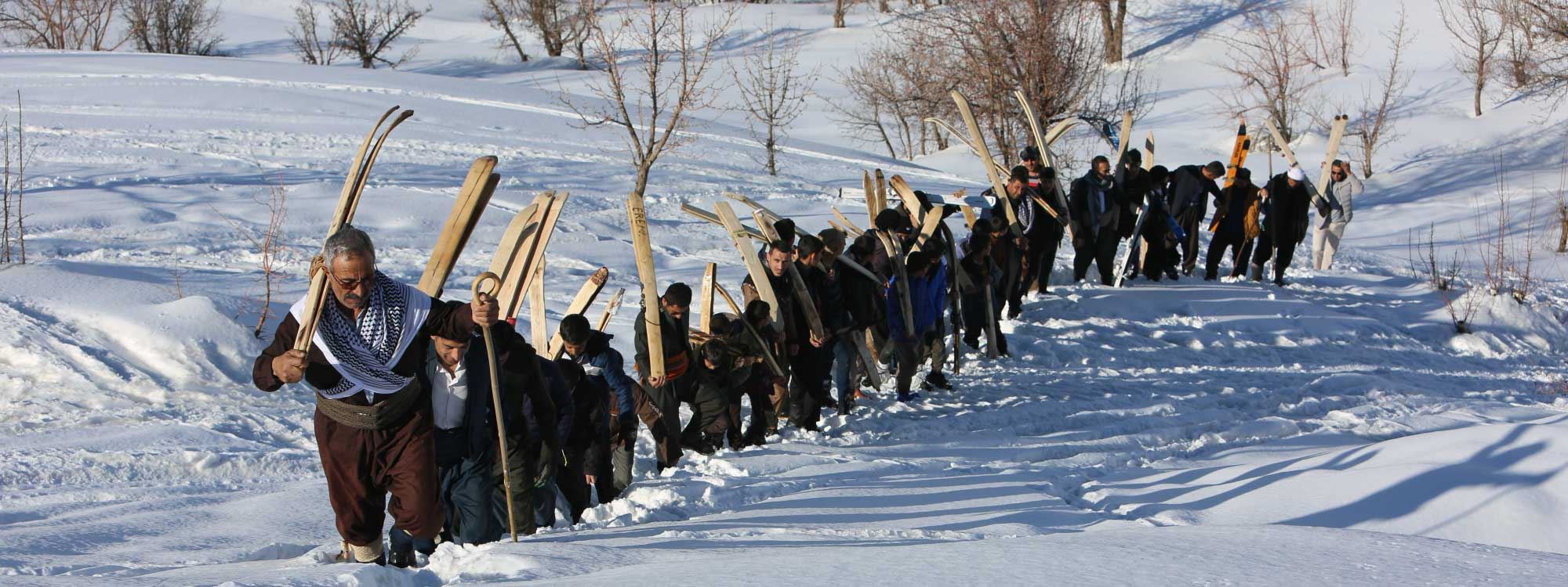 FOTO GALERİ- Şemdinli’de tahta takımlarla kayak keyfi