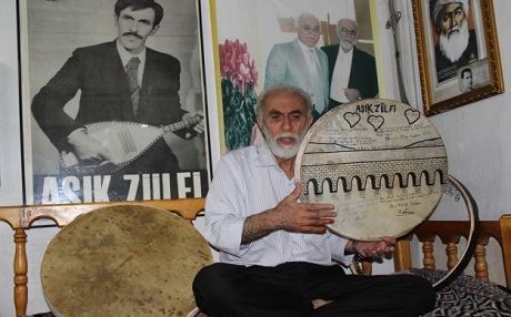 Amûra mûzîkî ya bi navê Erbane gellek çand û ayînan li hev kom dike