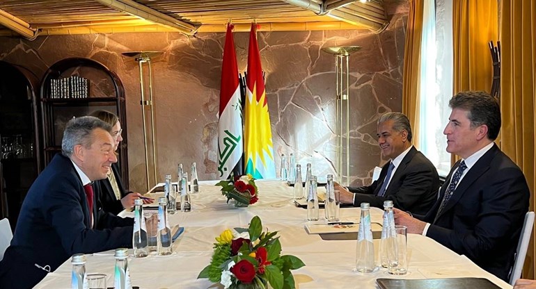 کۆبوونەوەی نێچيرڤان بارزانى و پيته‌ر ماورێر. وێنە: سەرۆکایەتیی هه‌رێمى كوردستان