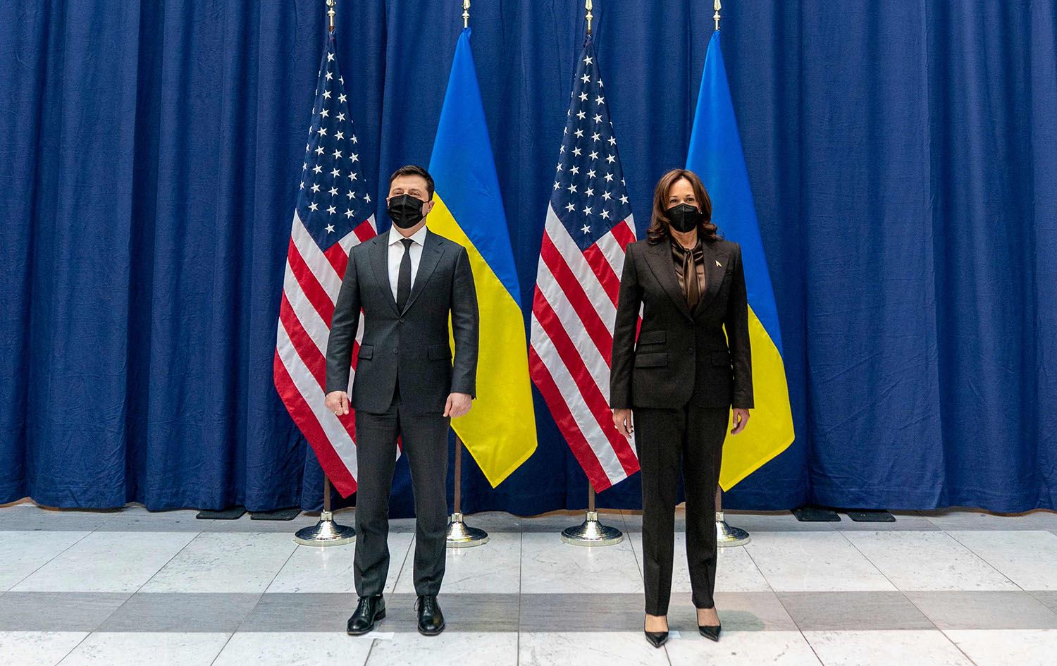 کامالا هاریس: رووسیا هێرش بکات سزای کەمەرشکێنی بەسەردا دەسەپێنین