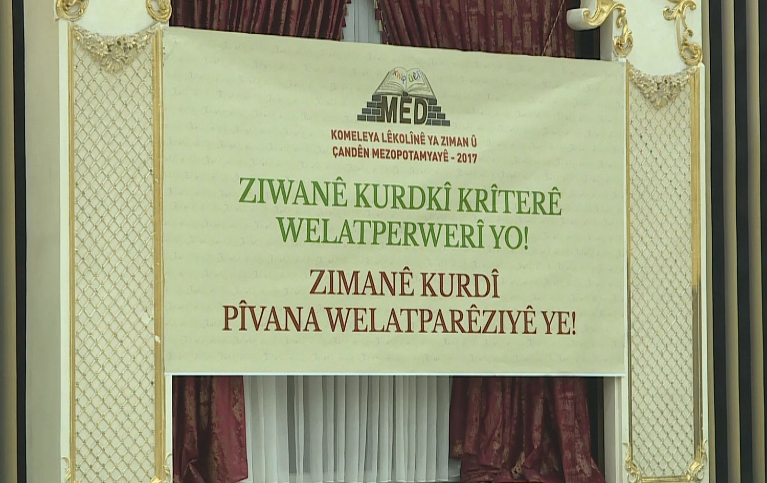 ‘Bila siyasetmedar bi Kurdî siyaseta xwe bikin’
