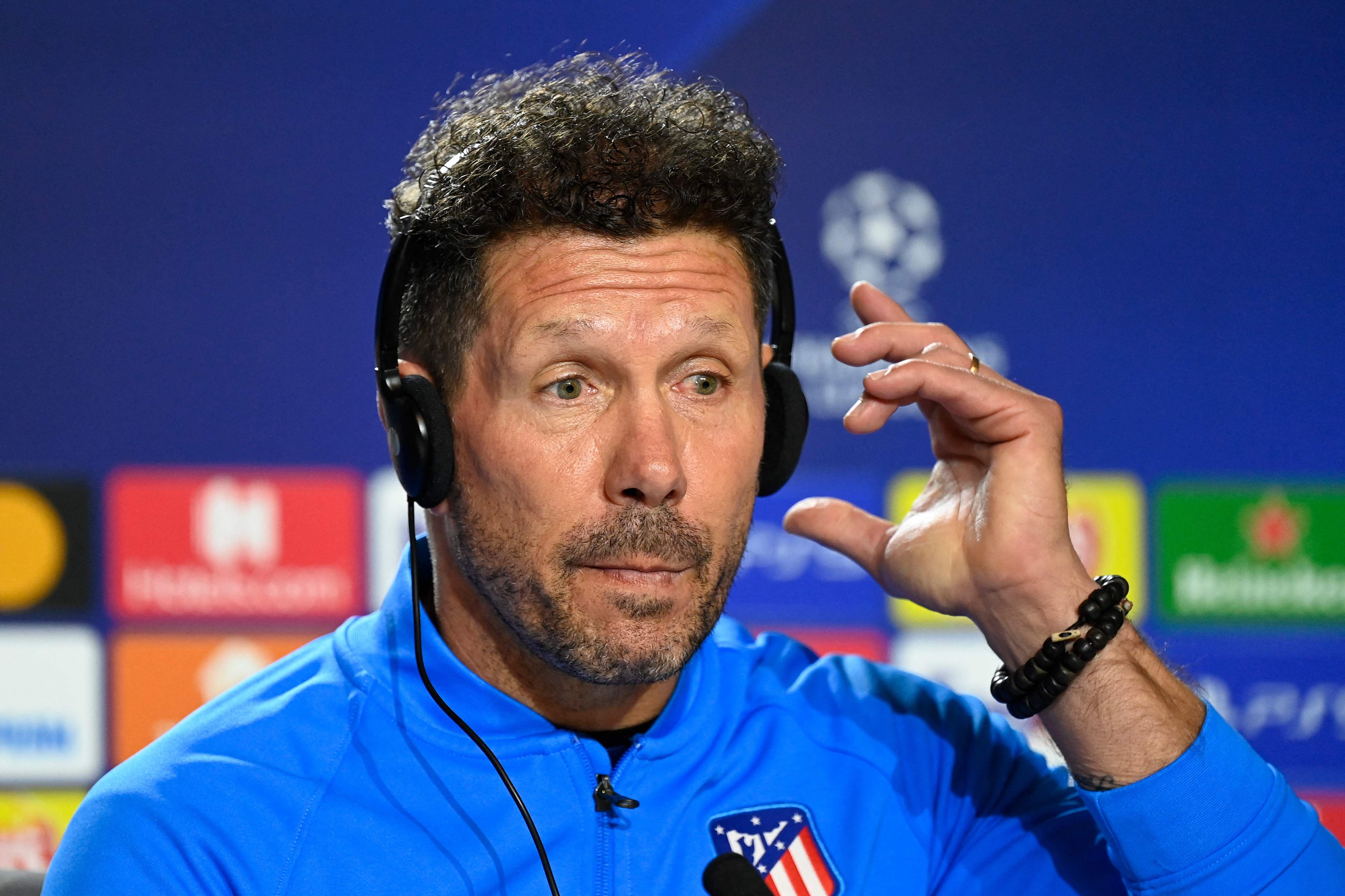 ڤیدیۆ؛ سیمیۆنی بەرامبەر مانچێستەر یونایتدی راستەقینە یاری دەکات