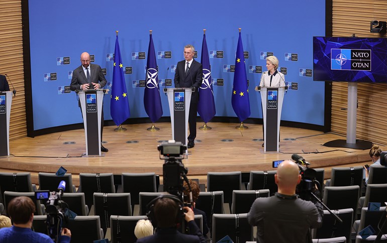 NATO Genel Sekreteri Stoltenberg, AB Komisyonu Başkanı von der Leyen, AB Konseyi Başkanı Michel ile Brüksel'deki NATO karargahında toplantı düzenledi