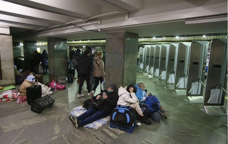 Kiev'de siviller metro istasyonlarına sığındı