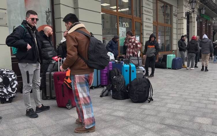 Yüzlerce Kürt öğrenci Ukrayna’da mahsur kaldı