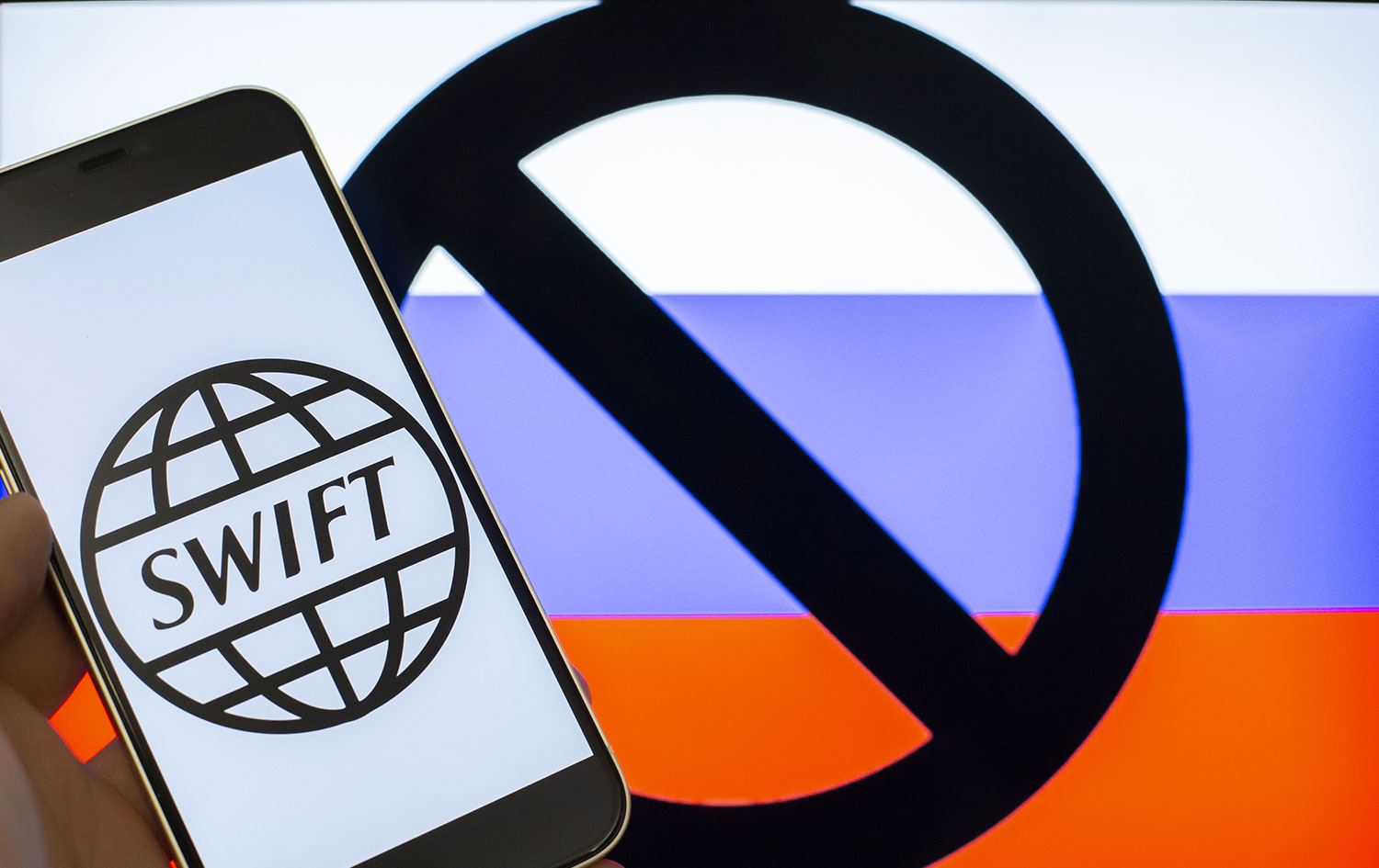 AB, Rusya’yı SWIFT sisteminden çıkarmaya karar verdi