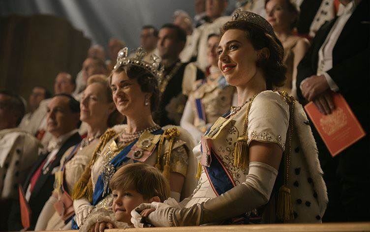 The Crown dizisinde kullanılan kostüm ve malzemeler çalındı