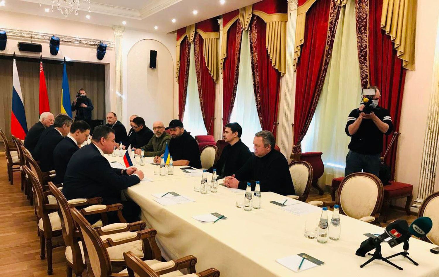 Ukrayna ve Rusya heyetlerinin Belarus sınırındaki görüşmesi başladı