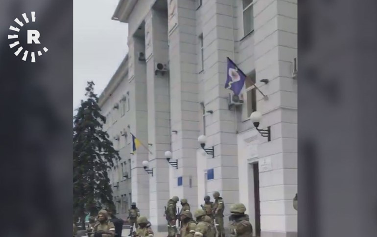 Halk sloganlara işgali kınadı.