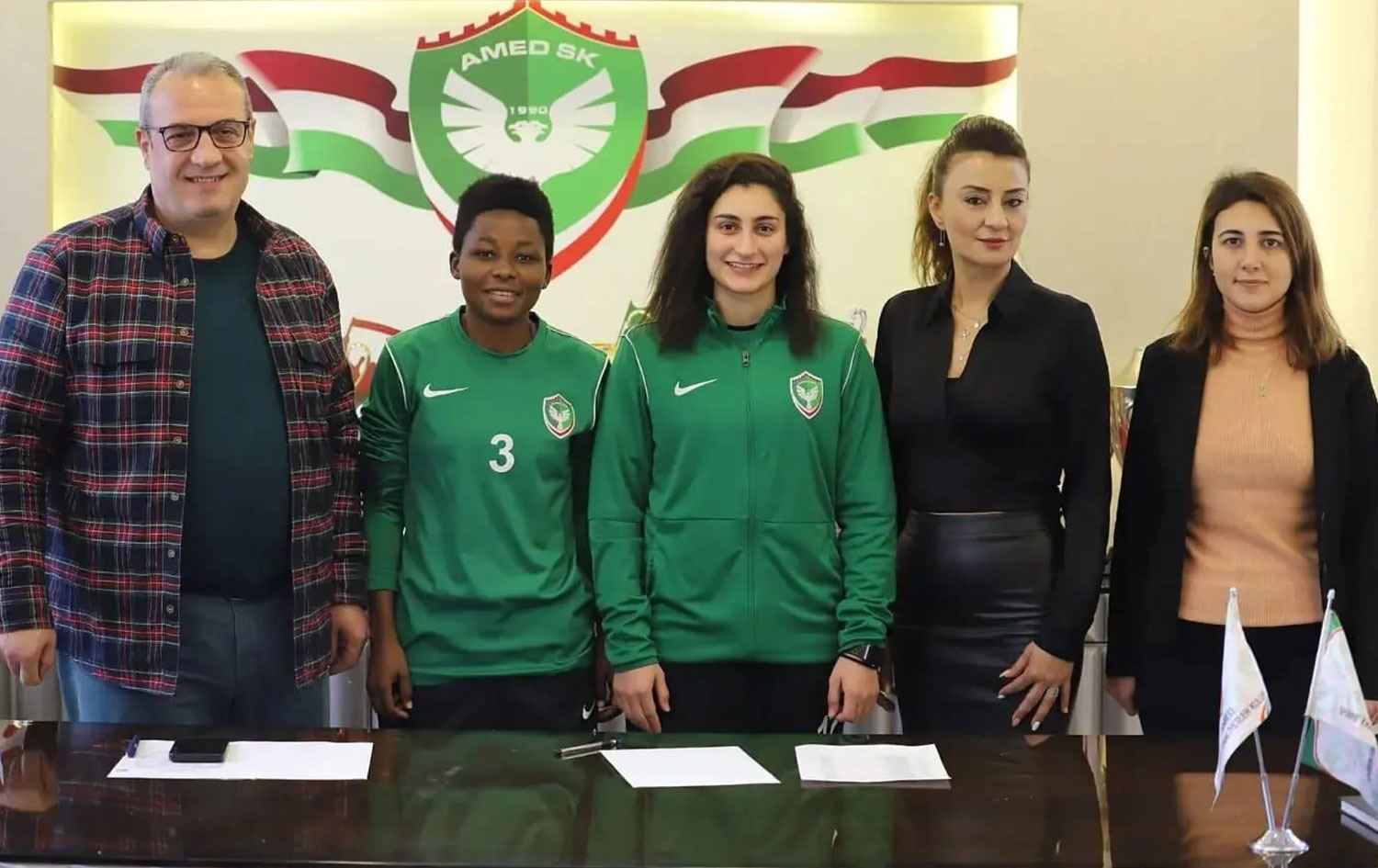 Amedspor Kadın Futbol Takımı’na iki yabancı transfer