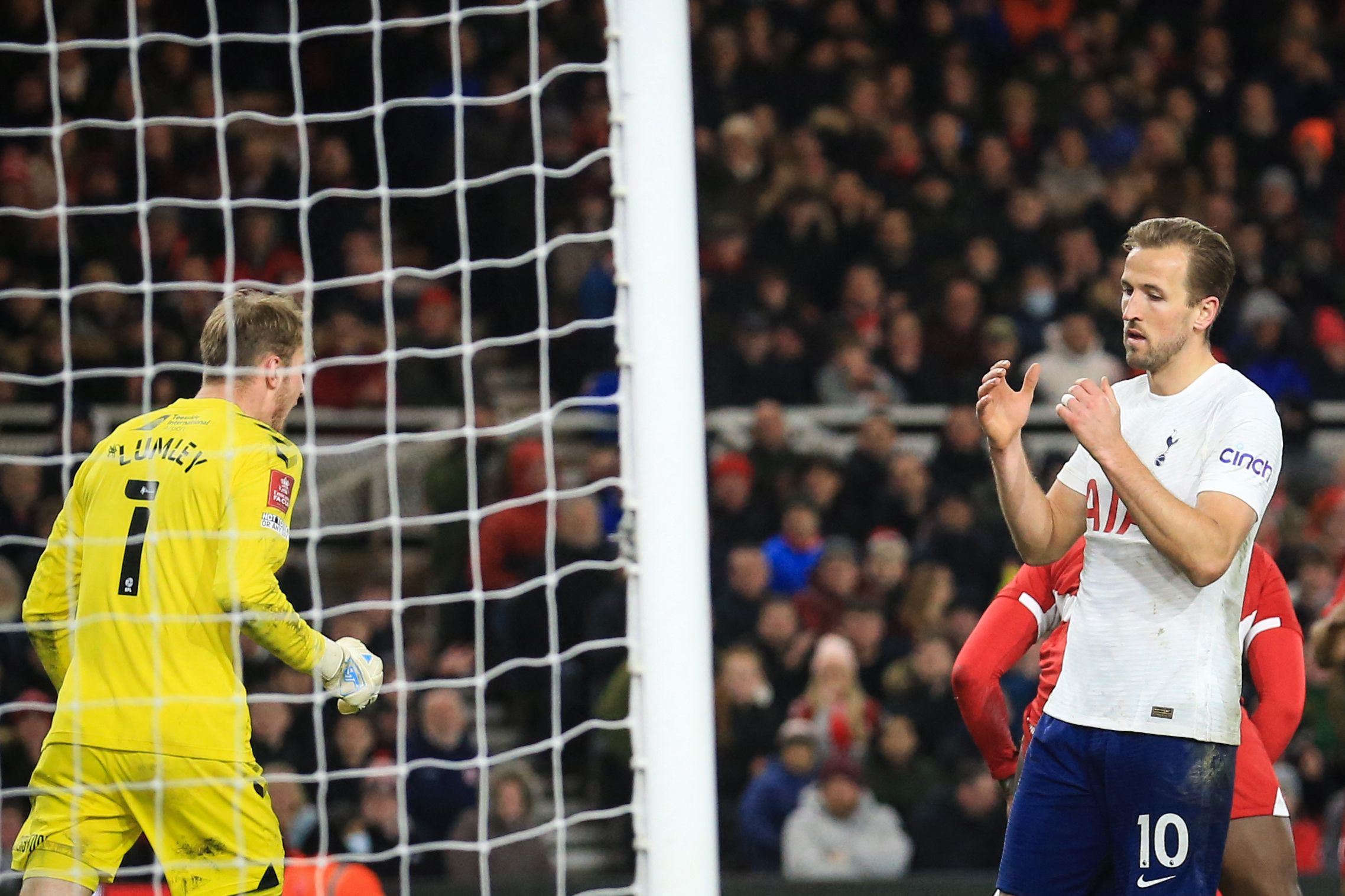 ڤیدیۆ؛ تۆتێنهام دەرکرا