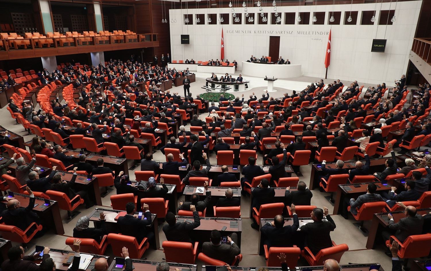 Derbarê 11 parlamanteran de fezleke bo parlamentoyê hatin şandin