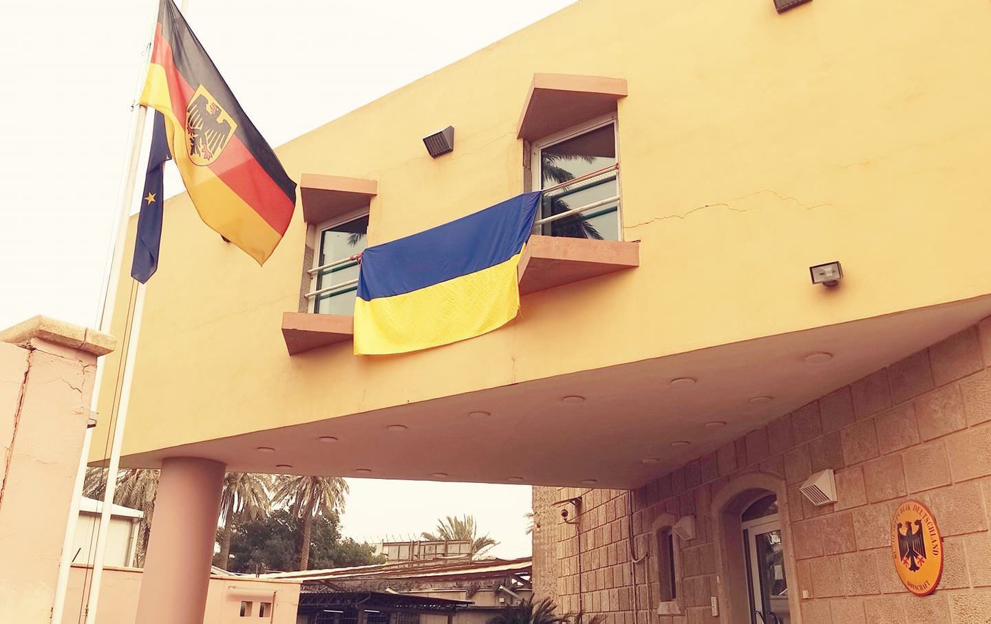 Almanya’nın Bağdat Büyükelçiliği, elçilik binasına Ukrayna bayrağı astı