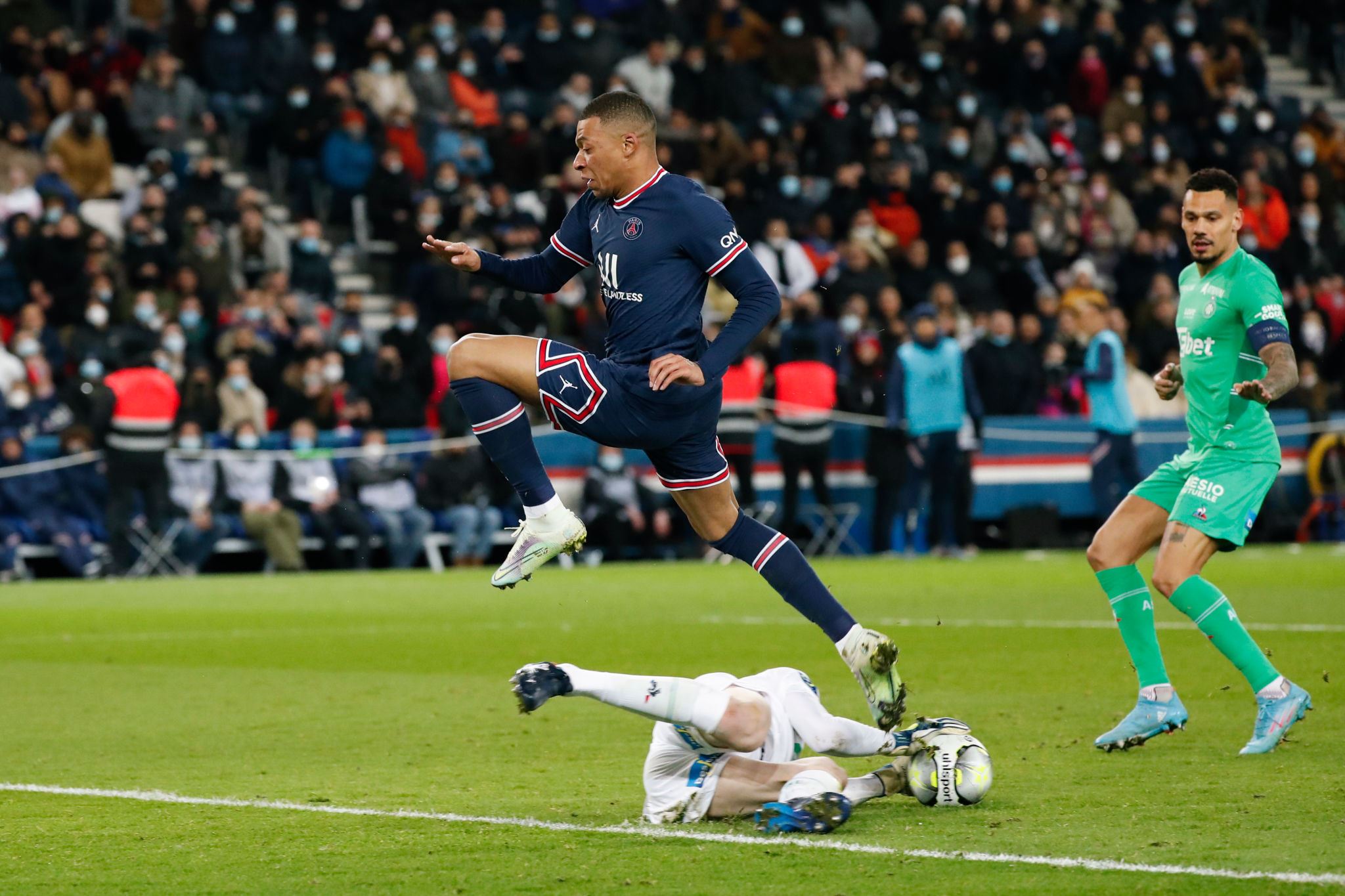 ئێمباپێ زۆر بە توندی لێیدرا