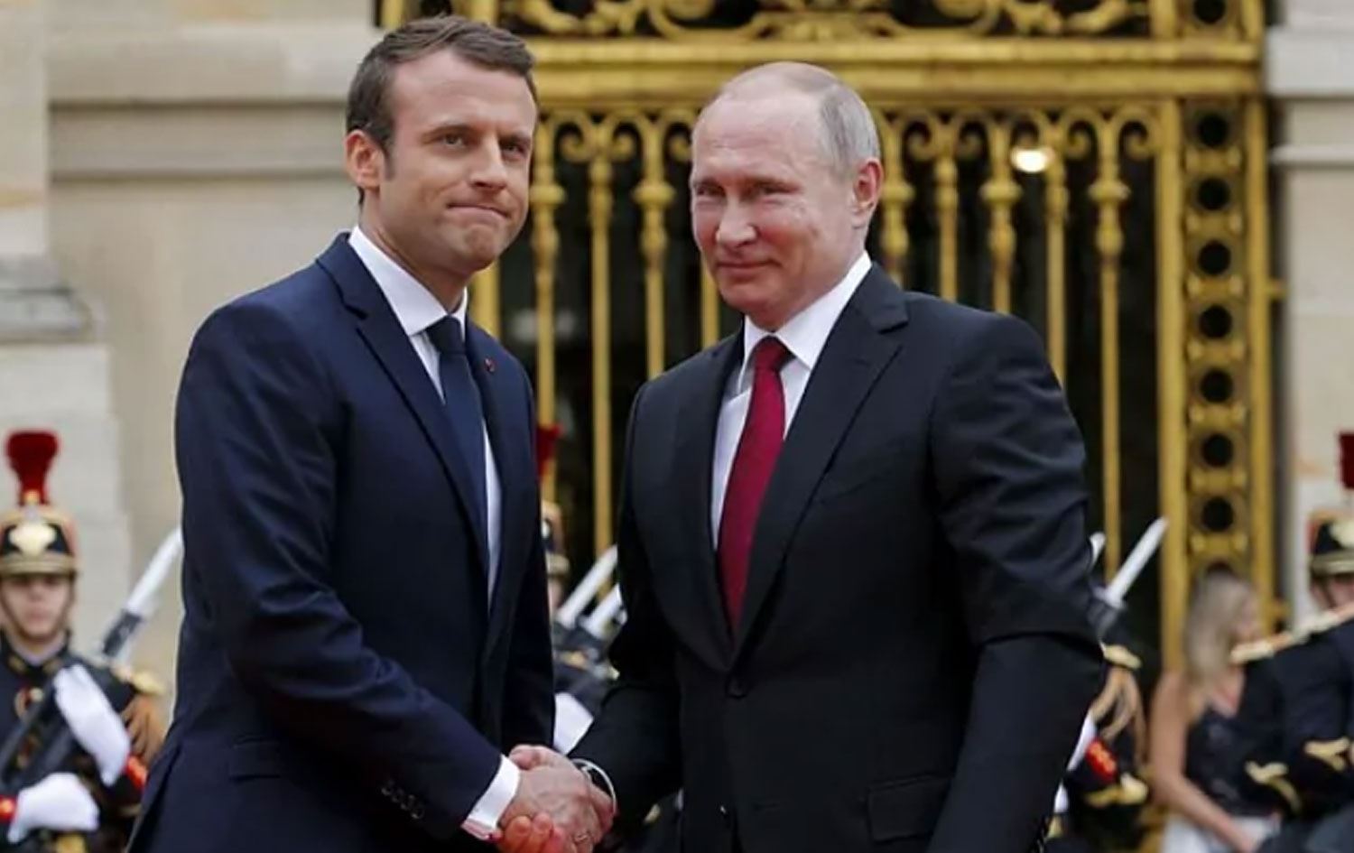 Macron’dan Putin’e suçlama: Alay ediyor