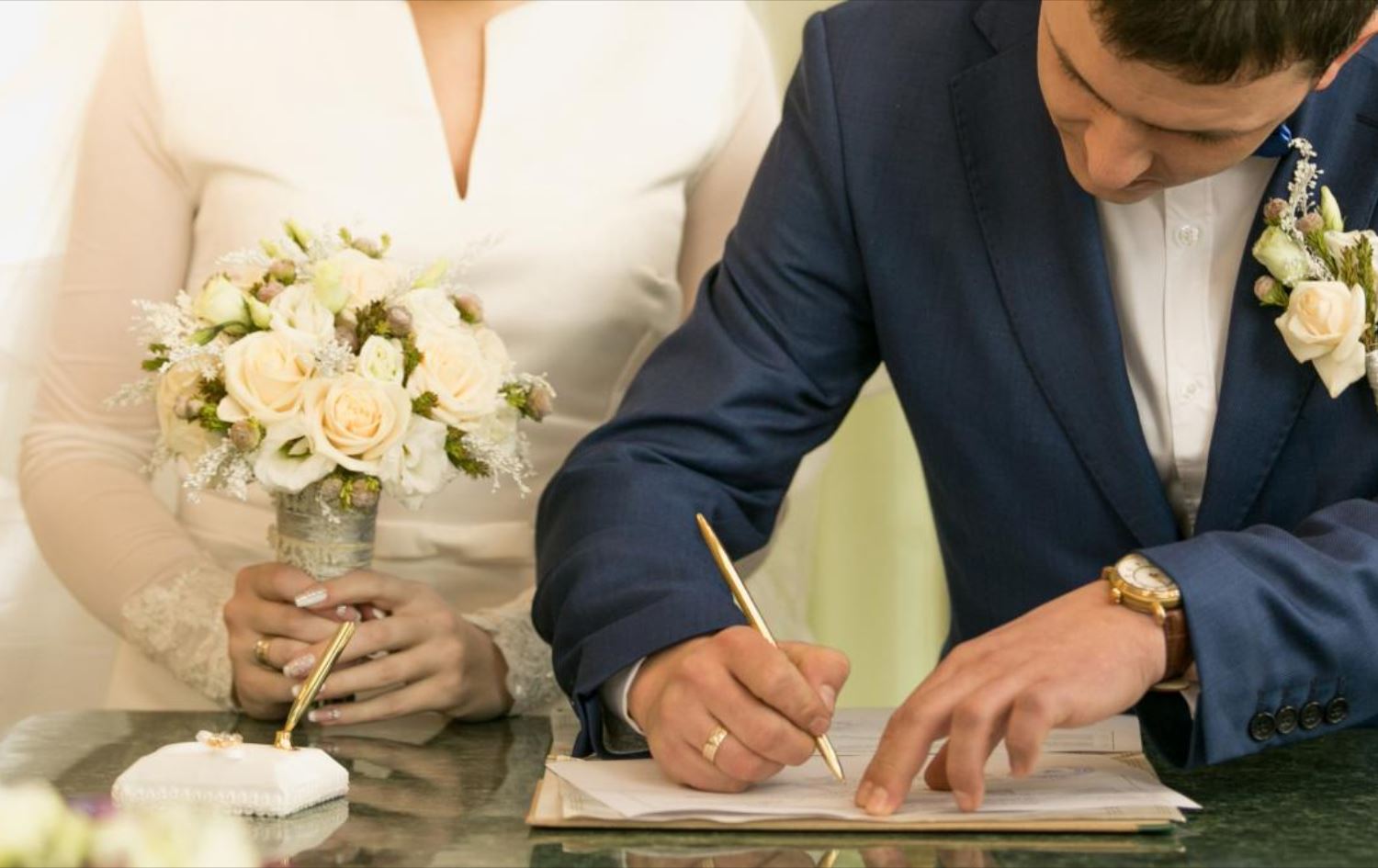 بەشێک لە هاووڵاتییانی بەریتانی داواکاری پێشکێش دەکەن بۆئەوەی لە رووسیا هاوسەرگیری بکەن