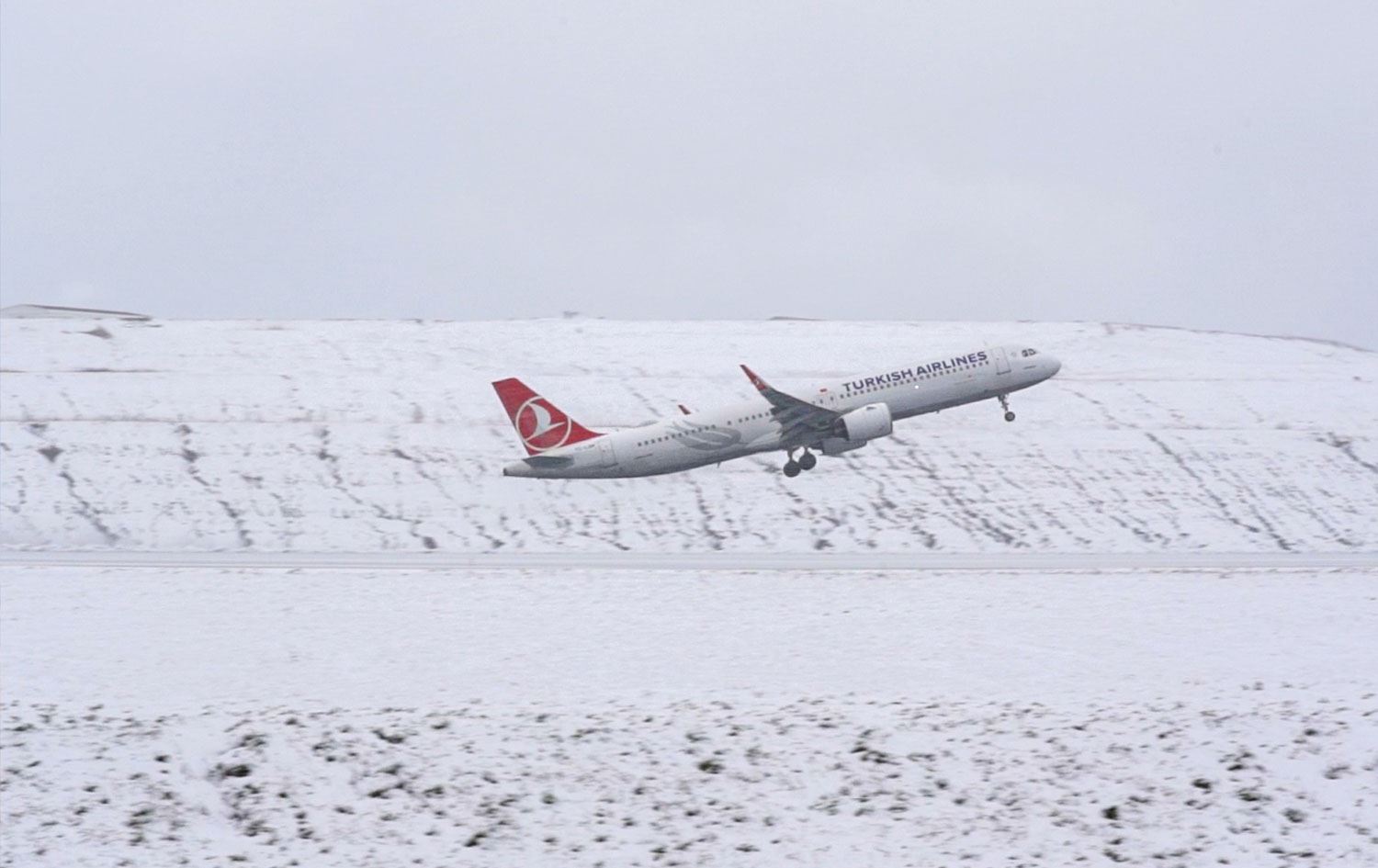 İstanbul alarmda: THY, 400’den fazla seferini iptal etti