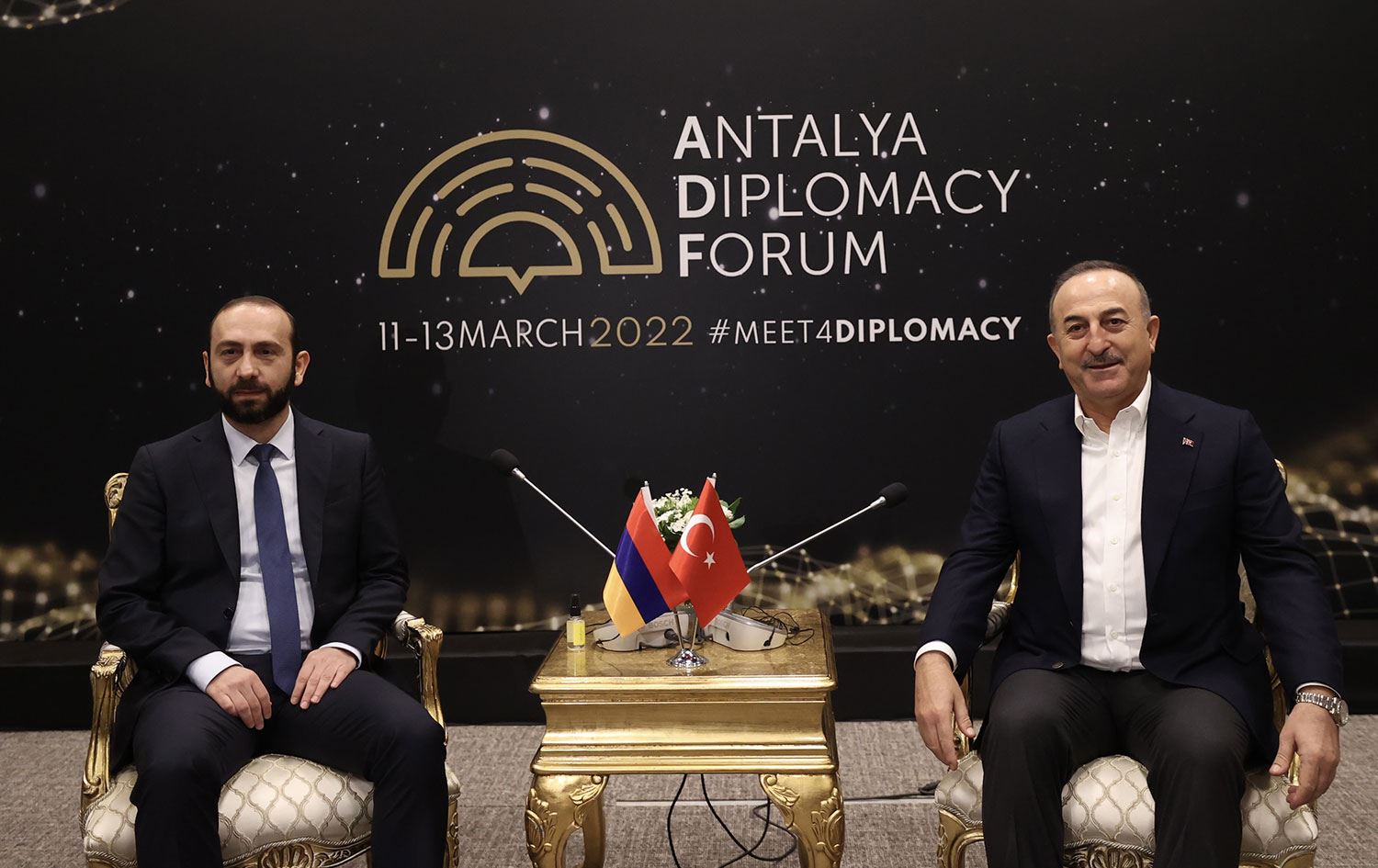 Çavuşoğlu, Ermenistan Dışişleri Bakanı Ararat Mirzoyan ile görüştü