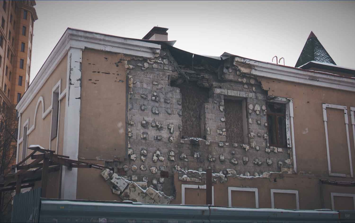 Sound of Ukrainian artillery, missiles wakes up Donbas locals