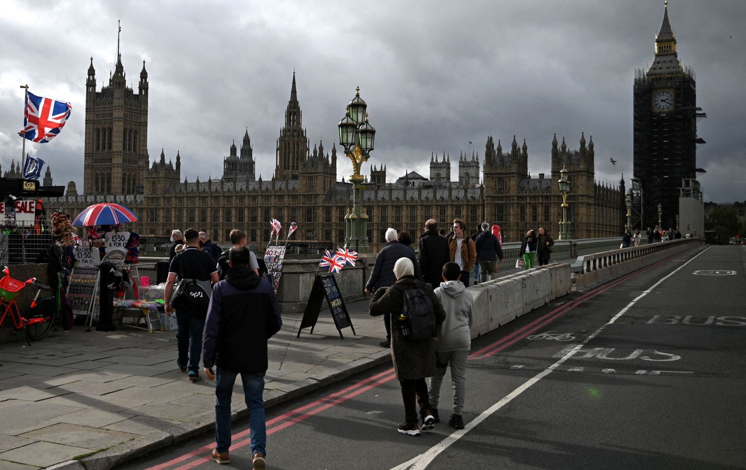 رێژەی بێکاری لە بەریتانیا بۆ ئاستی پێش سەرهەڵدانی کۆرۆنا دابەزی