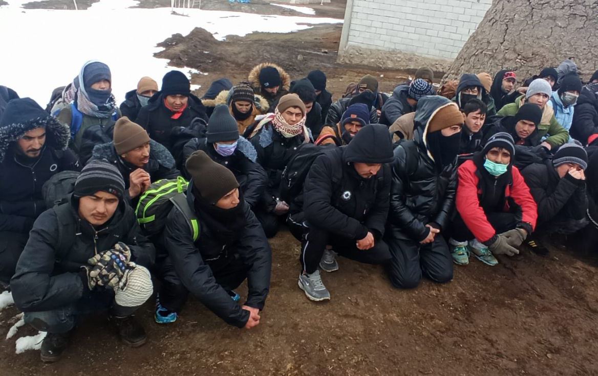 لە پارێزگای وان 1533 کۆچبەر دەستبەسەرکران