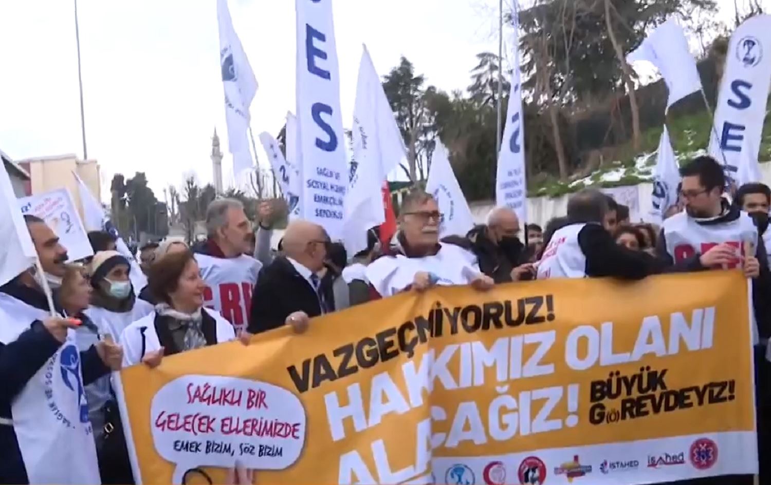 Li Tirkiyê bijîşk li qadan e; yek ji daxwazan zimanê Kurdî ye